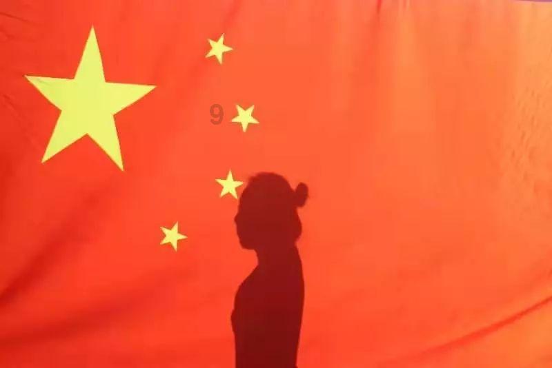 孙俪看儿子打篮球,12岁等等烫了羊毛卷,又高又瘦像日系美少年