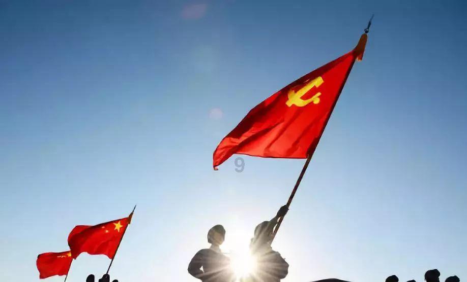 ￼这两个女孩哪个颜值更高一点？哪个更可爱一些？谢谢回答，游戏画面