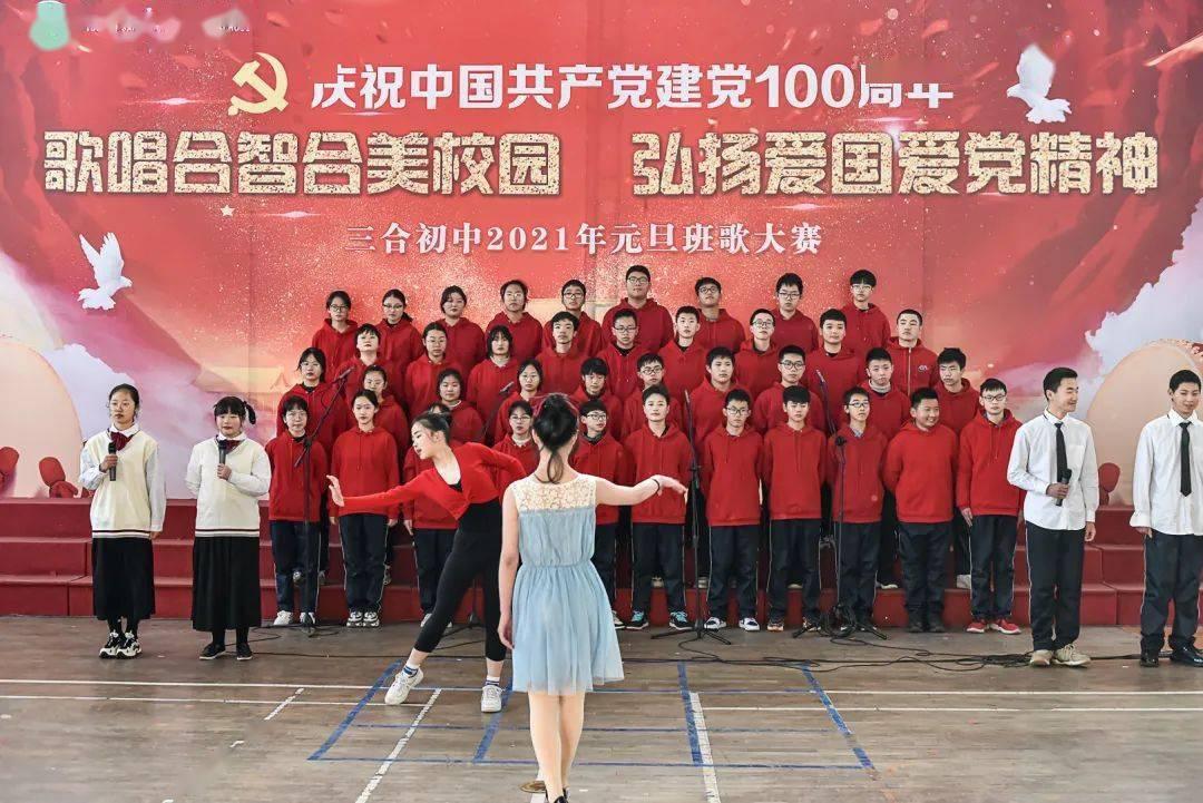 逃离残破的机舱