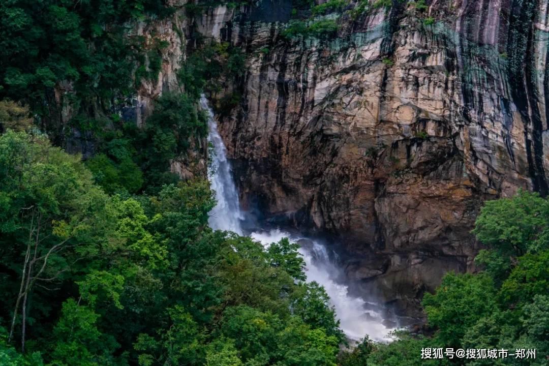 科目一考试跟驾考宝典的一样。还是跟安安车生活里面的一样？游戏画面